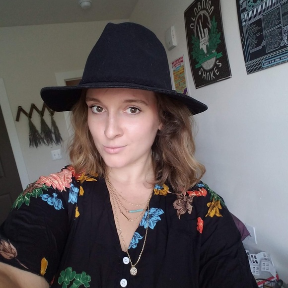Don't Trip, Stay Pretty - Picture 5 of 7